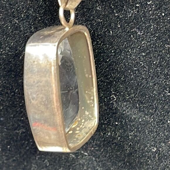 Worthington Silver Tone Glass Cut Pendent 28 Inch Chain - Picture 8 of 9